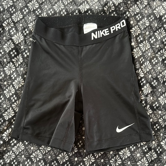 Nike Pros - Picture 1 of 3